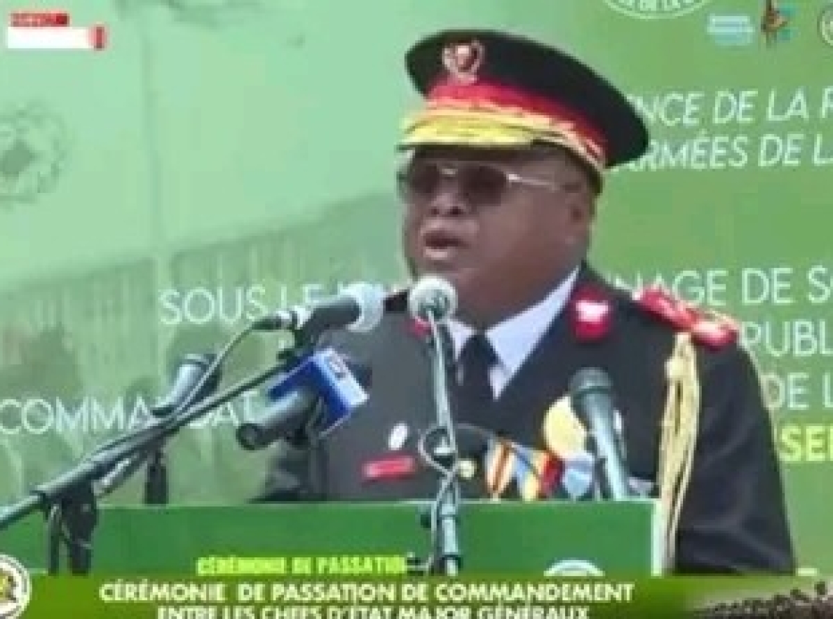 Cérémonie de passation de commandement aux FARDC : Le Général d’armée Christian Tshiwewe adresse un message d’encouragement au Lieutenant-Général Jules Banza